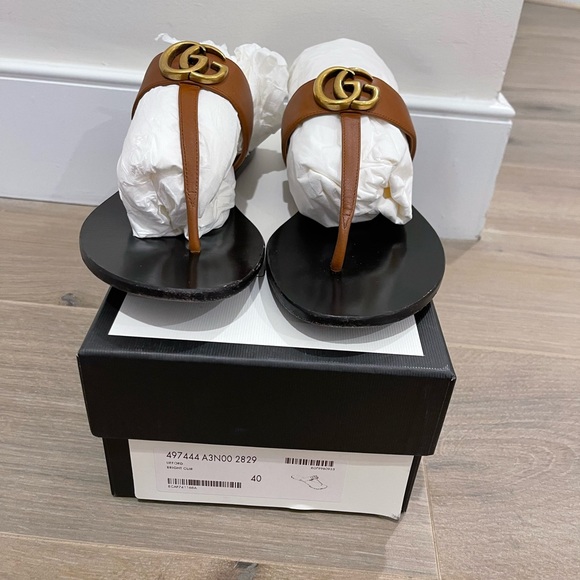 Shoes - Gucci Tan Leather Sandals Size 40